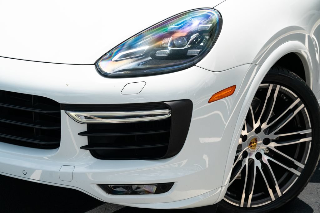 Used 2015 Porsche Cayenne Turbo AWD/4WD image 3