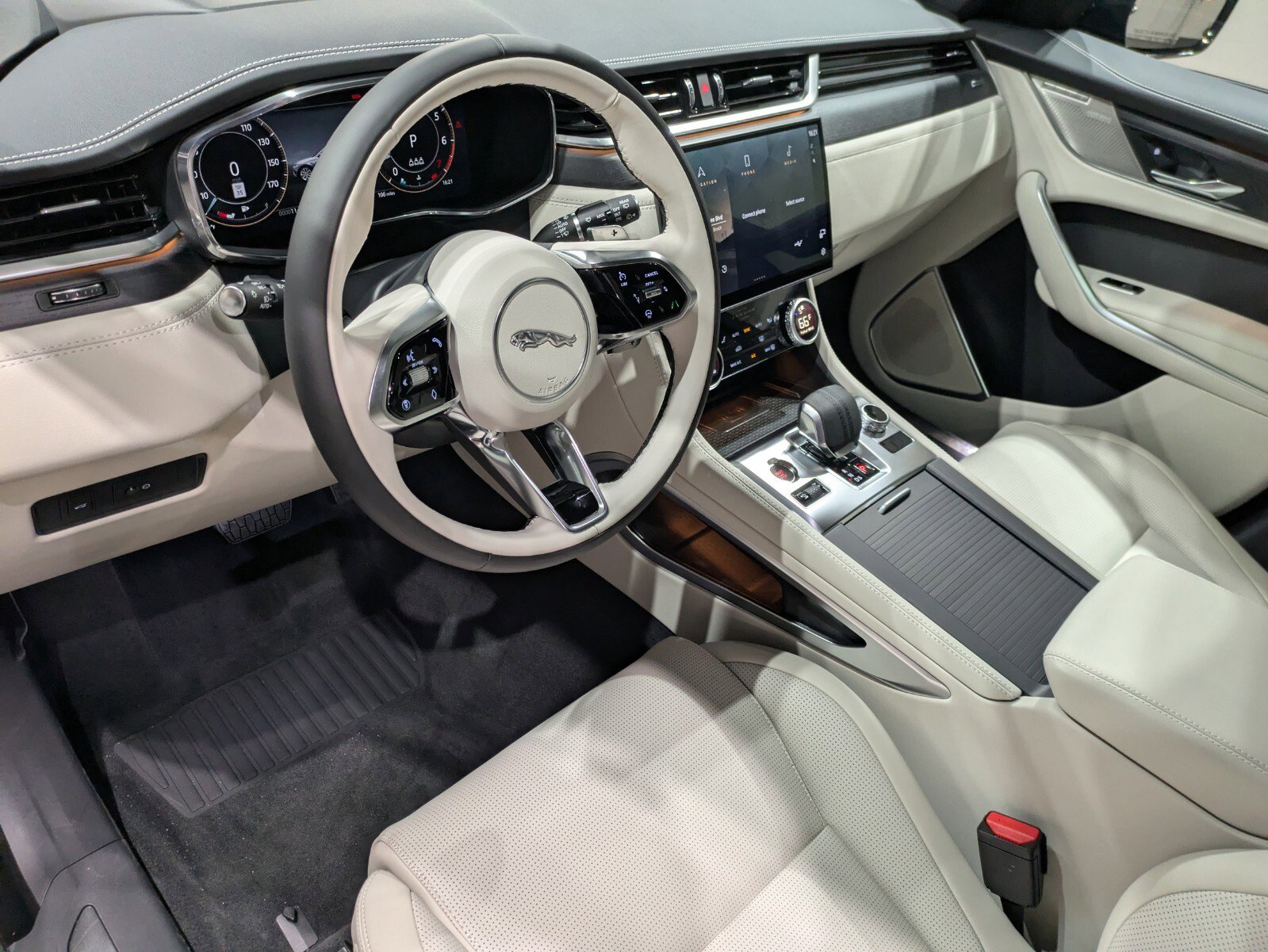 New 2026 Jaguar F-PACE R-Dynamic S image 9