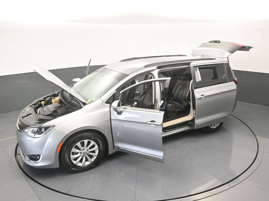 Used 2017 Chrysler Pacifica Touring-L FWD image 64