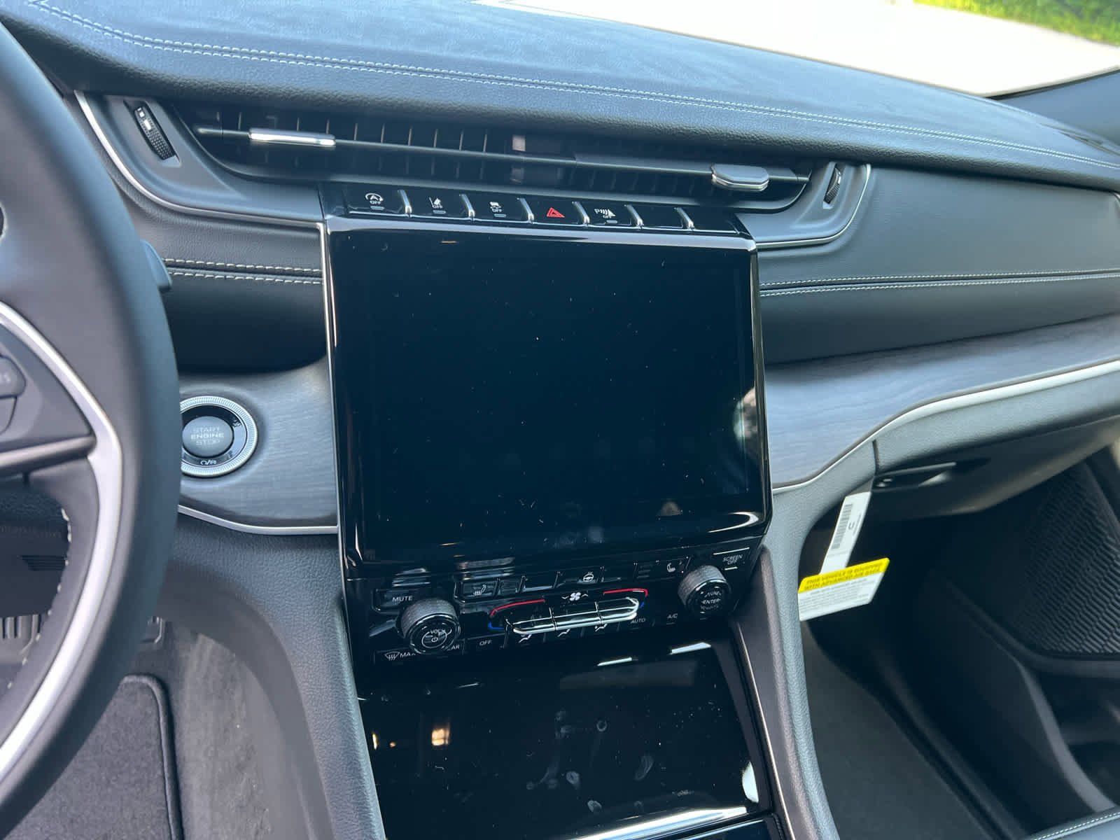 New 2025 Jeep Grand Cherokee Limited w/ Trailer Tow Package image 11