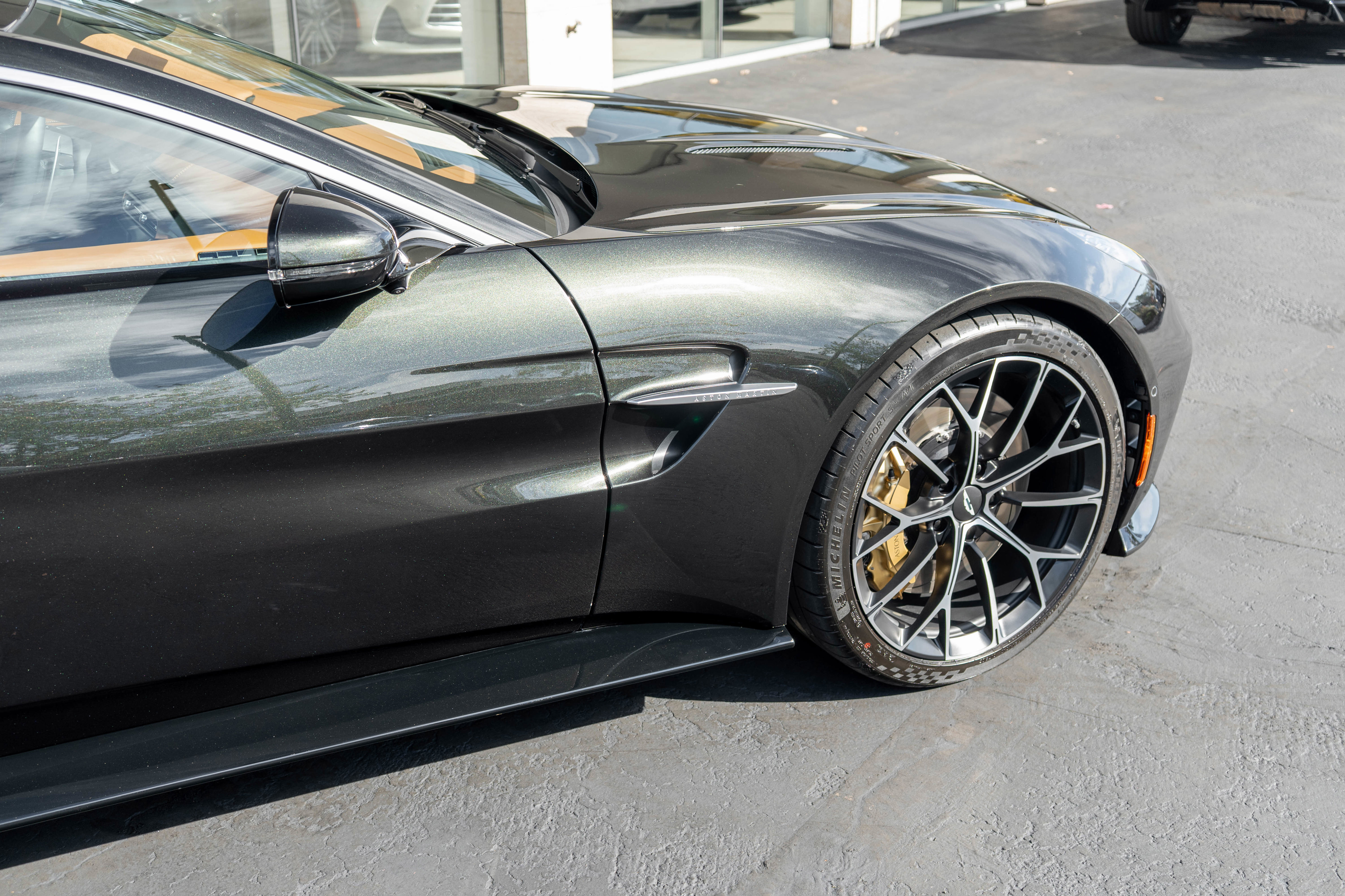 Used 2025 Aston Martin V8 Vantage Coupe image 8
