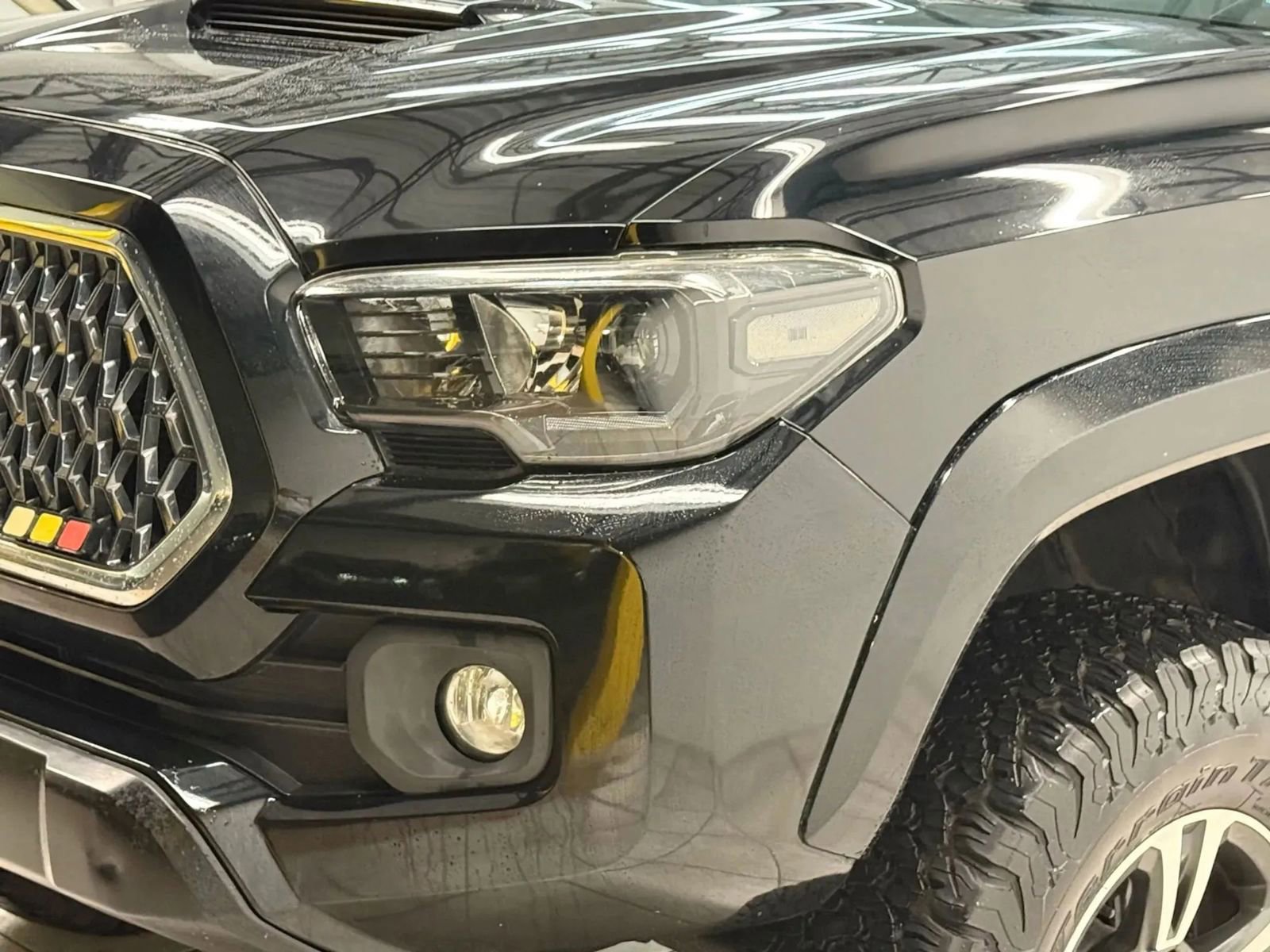 Used 2018 Toyota Tacoma TRD Sport AWD/4WD image 4