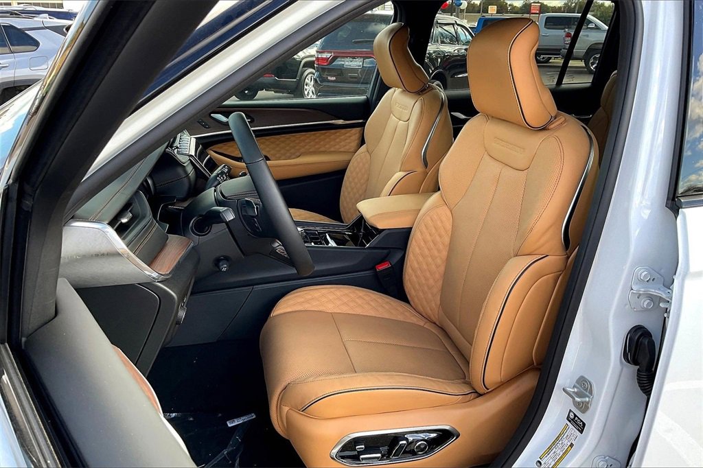 New 2025 Jeep Grand Cherokee L Summit w/ Obsidian Package image 9