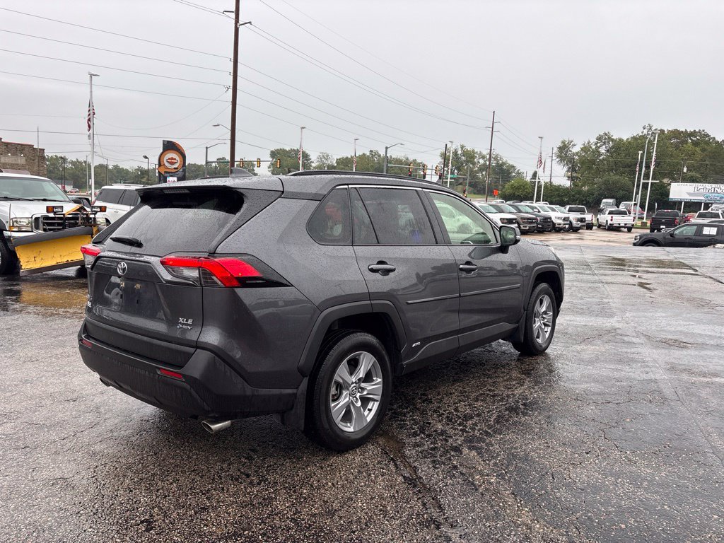 Used 2025 Toyota RAV4 XLE AWD/4WD image 7