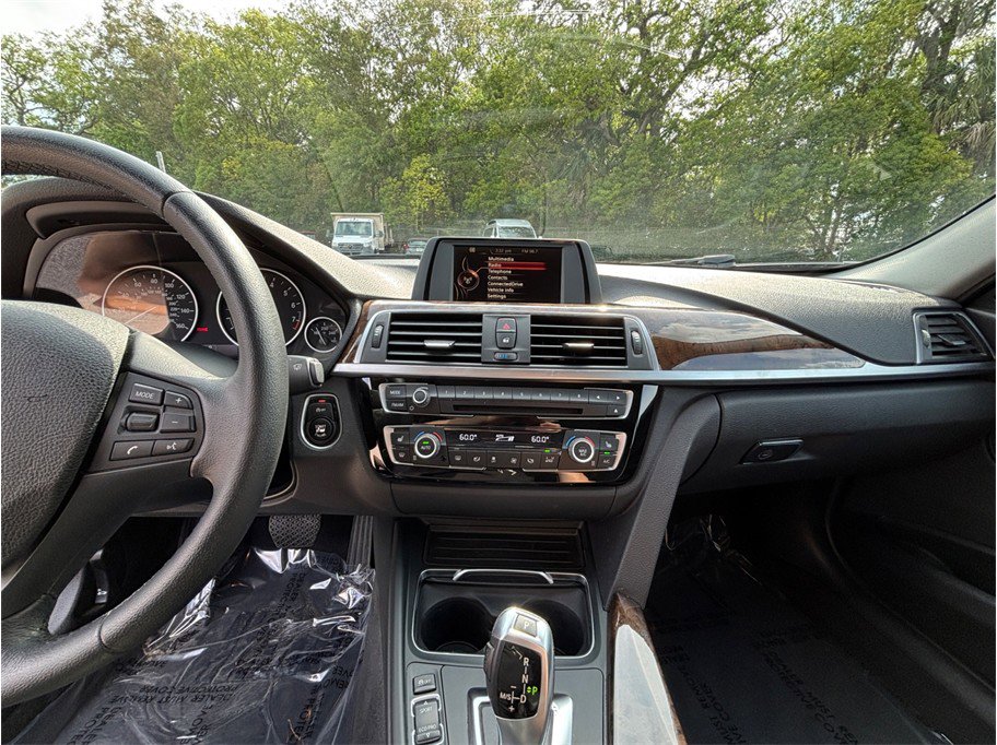 Used 2016 BMW 320i xDrive Sedan AWD/4WD image 11