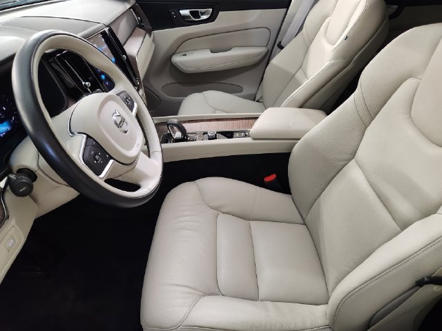 Used 2022 Volvo XC60 B5 Momentum AWD/4WD image 14