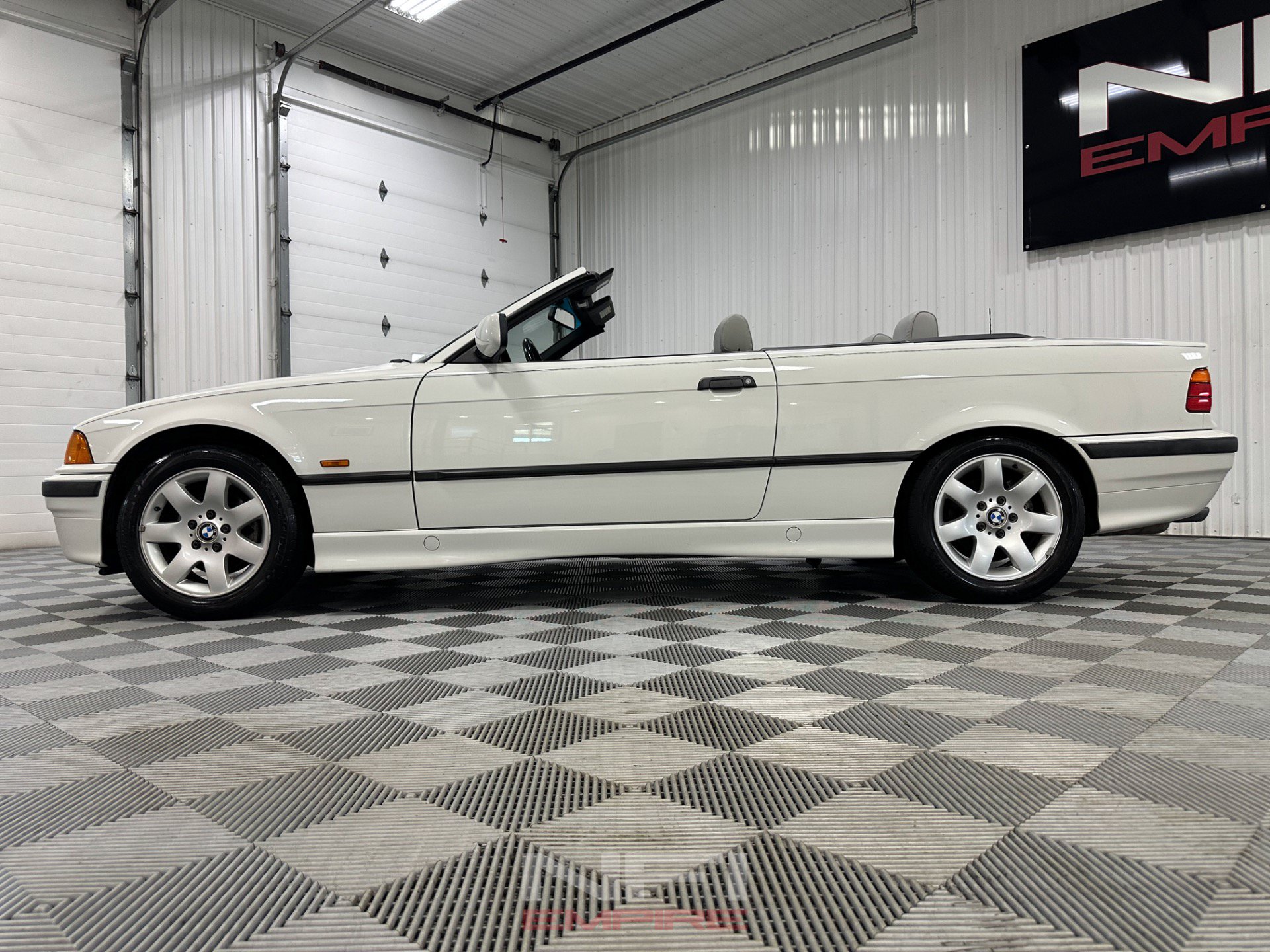 Used 1999 BMW 323i Convertible RWD image 20
