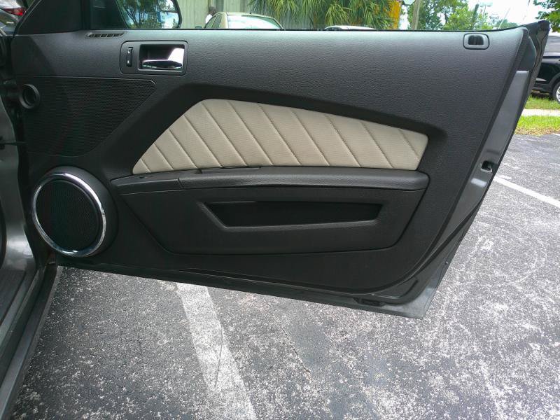 Used 2013 Ford Mustang Premium RWD image 21
