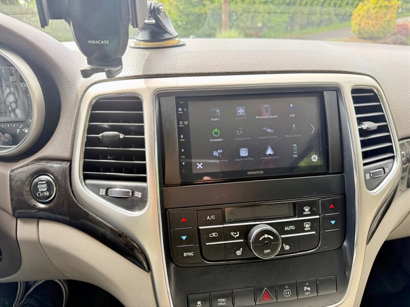 Used 2011 Jeep Grand Cherokee Laredo AWD/4WD image 13