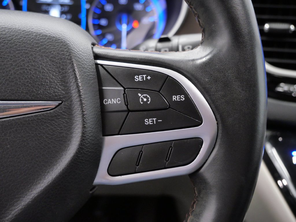 Certified 2017 Chrysler Pacifica Touring-L FWD image 23