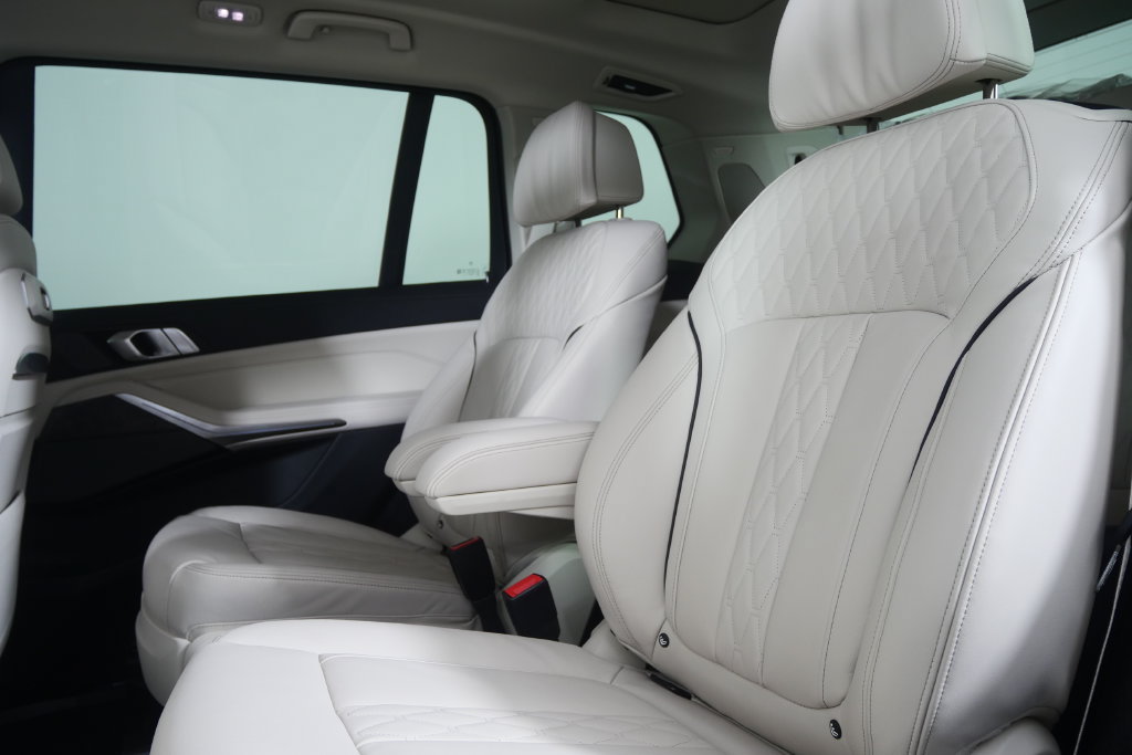 Used 2027 BMW X7 xDrive40i AWD/4WD image 15