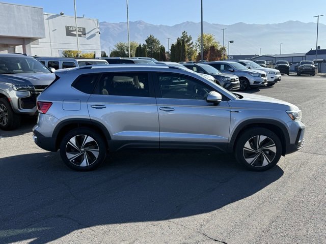 Used 2024 Volkswagen Tiguan SE R-Line image 5