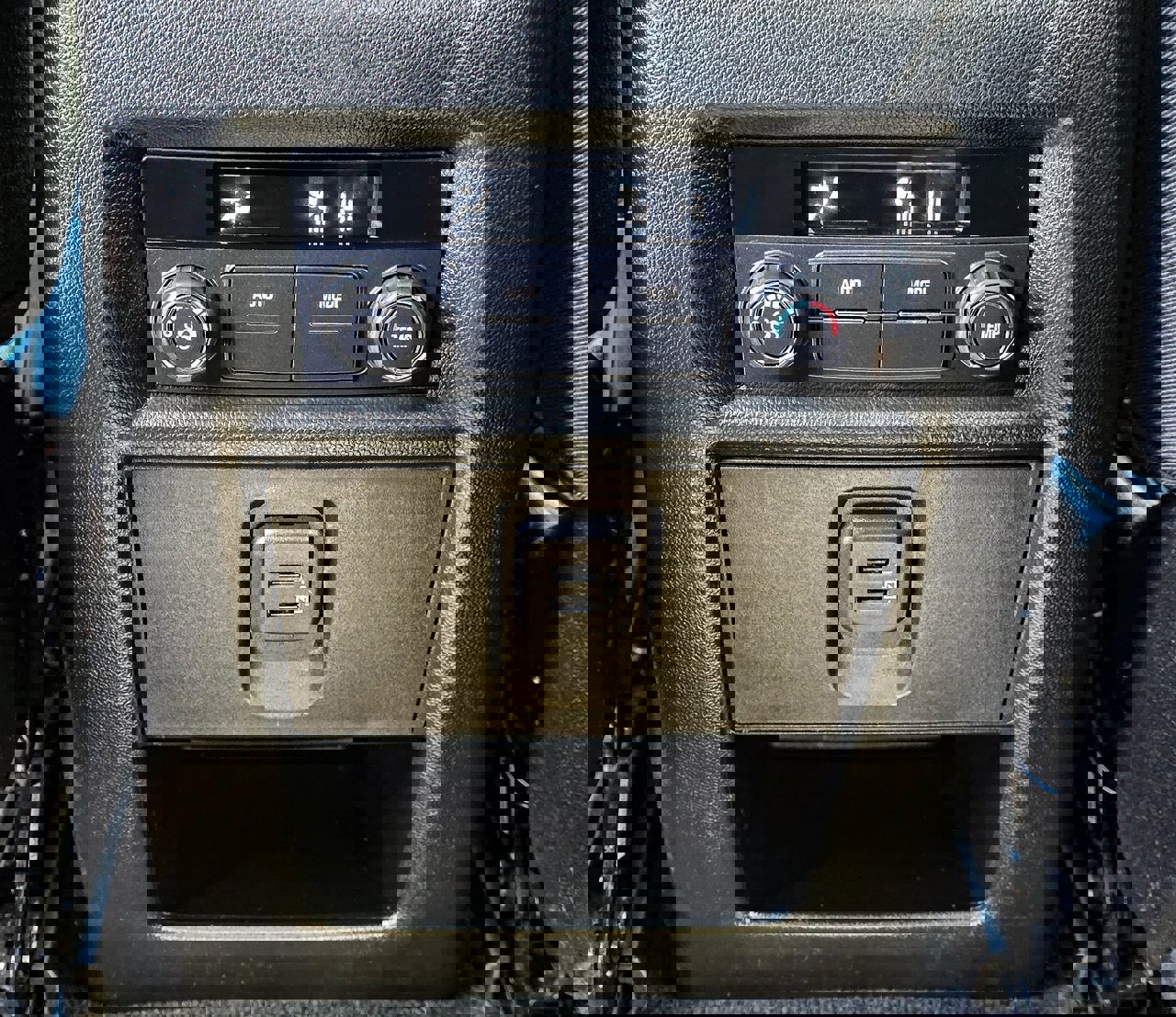 Certified 2023 Chevrolet Traverse LT w/ Rear Camera Mirror Package image 28