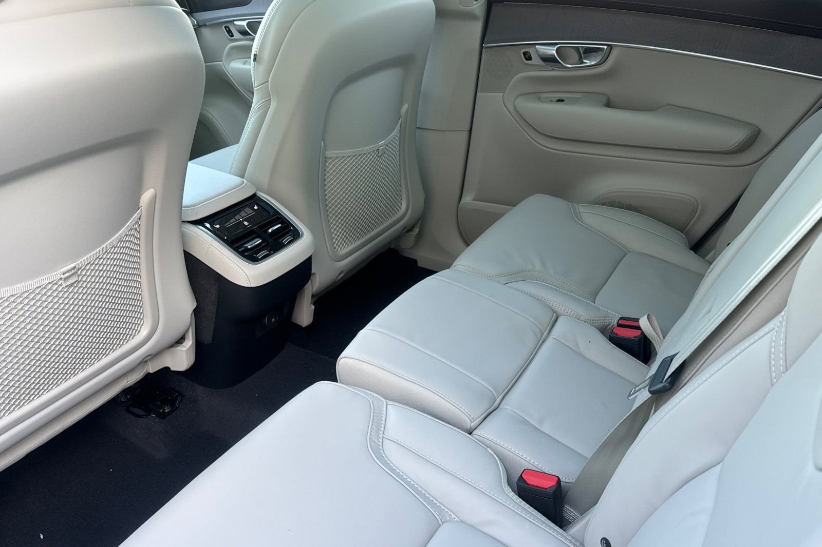 New 2026 Volvo XC90 B6 Ultra w/ Protection Package AWD/4WD image 12