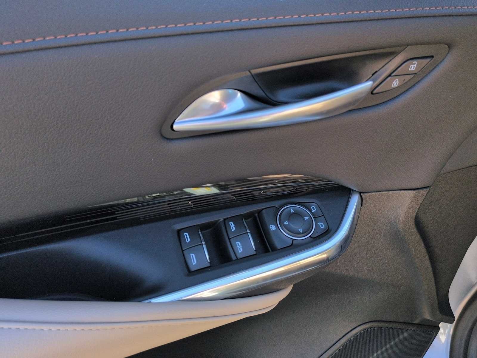 Certified 2024 Cadillac XT4 Luxury FWD image 11