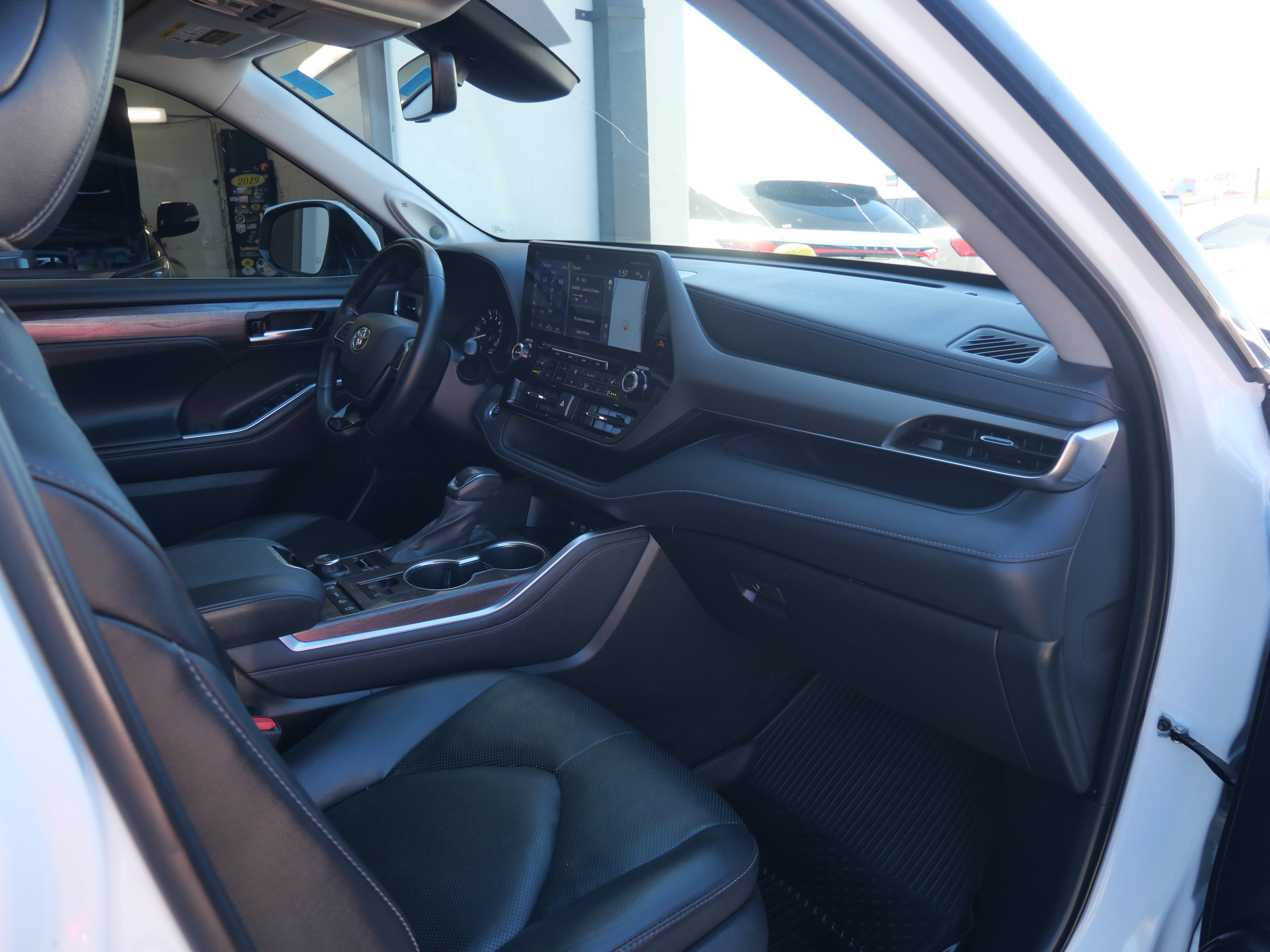 Used 2021 Toyota Highlander Limited image 16