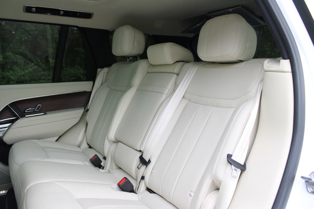 Used 2025 Land Rover Range Rover SE AWD/4WD image 18