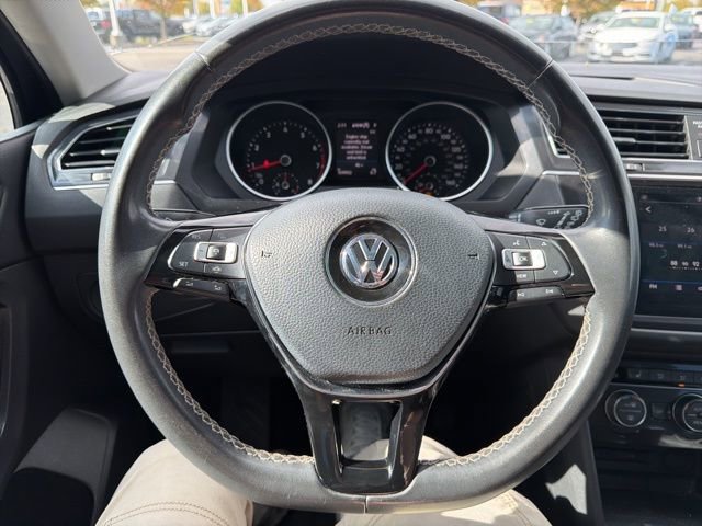 Used 2021 Volkswagen Tiguan SE w/ Panoramic Sunroof Package image 37