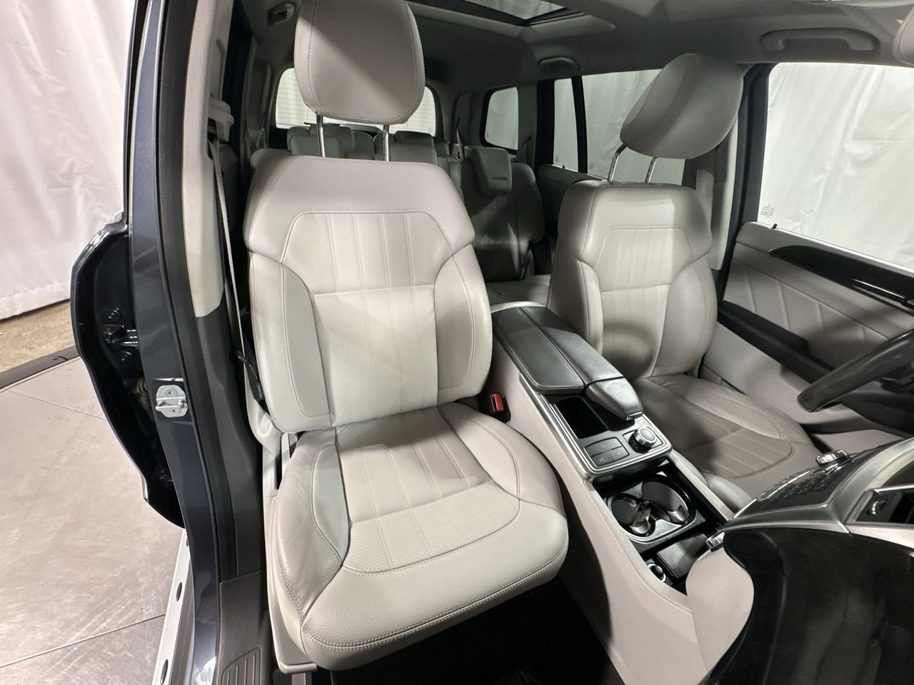 Used 2016 Mercedes-Benz GL 450 4MATIC image 35