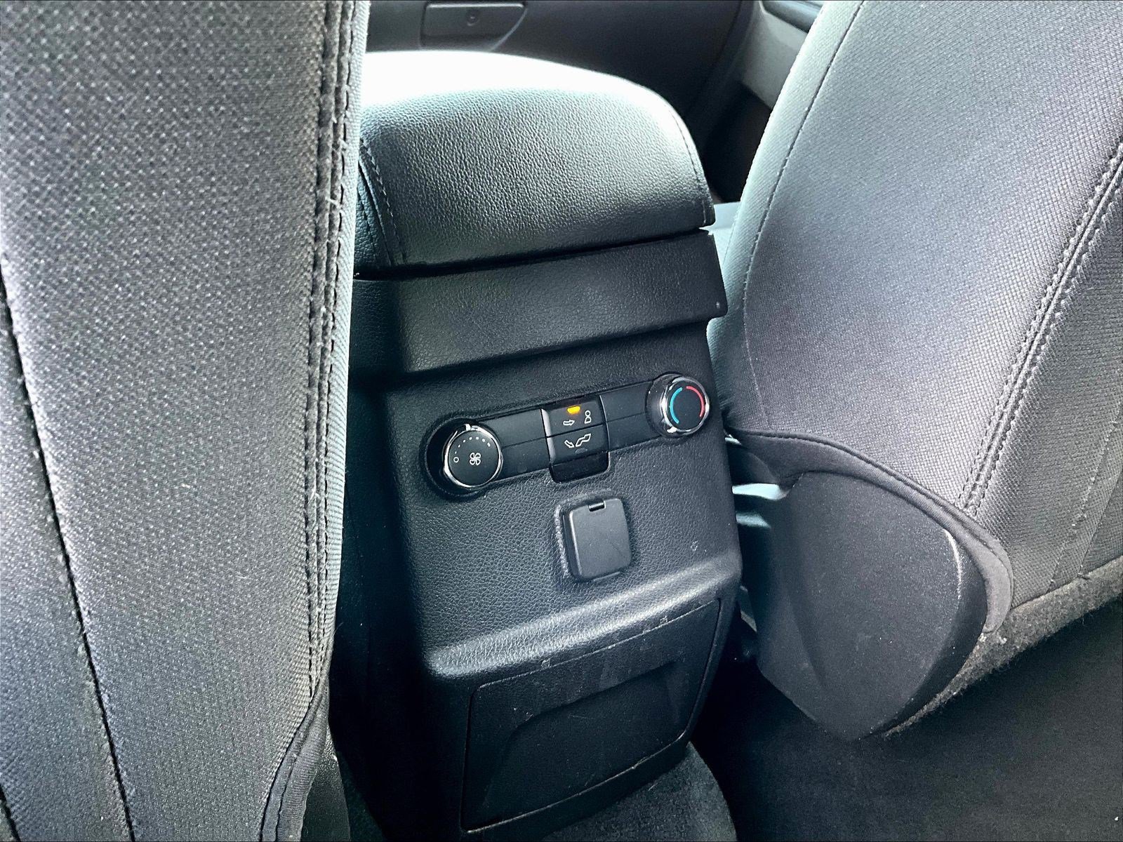 Used 2017 Ford Explorer XLT w/ Equipment Group 201A FWD image 10