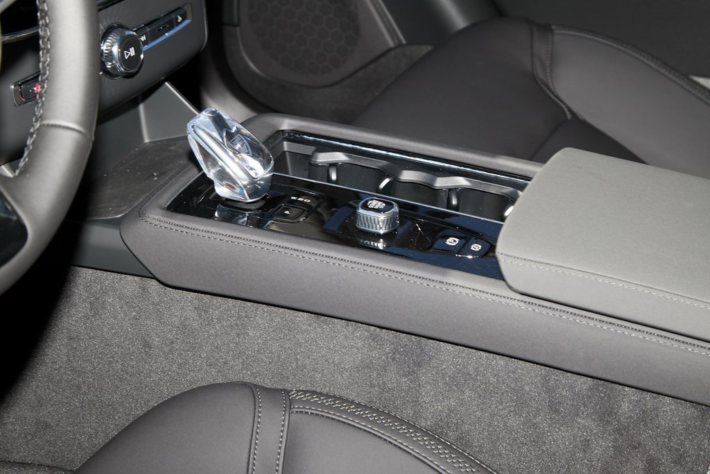 New 2026 Volvo XC90 B6 Plus w/ Protection Package Premier image 23