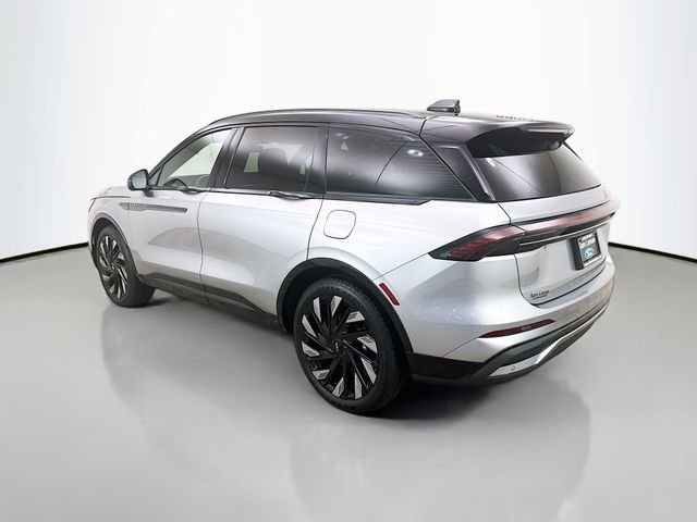 Used 2025 Lincoln Nautilus Reserve w/ Jet Appearance Package image 5