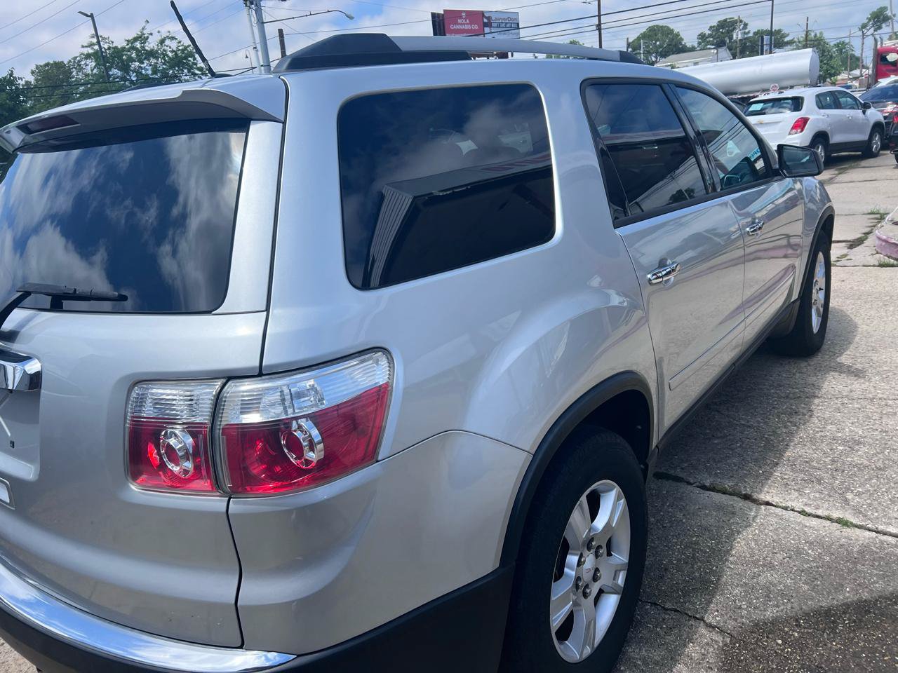 Used 2011 GMC Acadia SL w/ Preferred Package FWD image 4