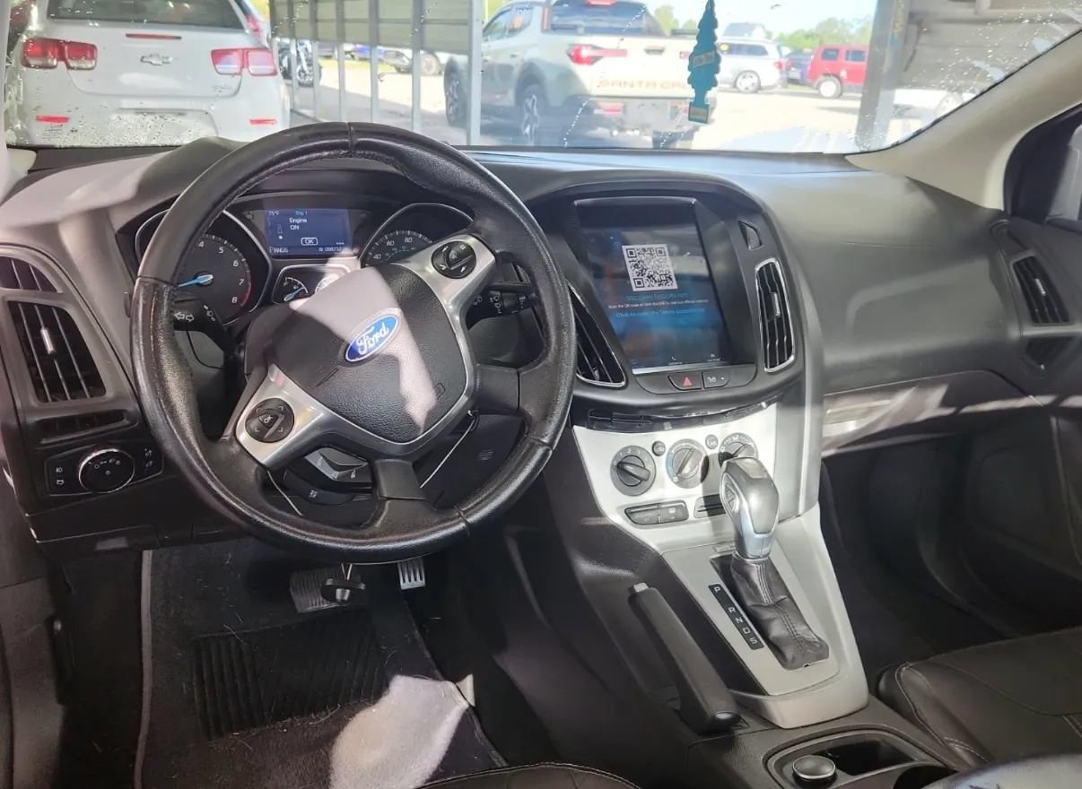 Used 2014 Ford Focus SE w/ Equipment Group 201A FWD image 7