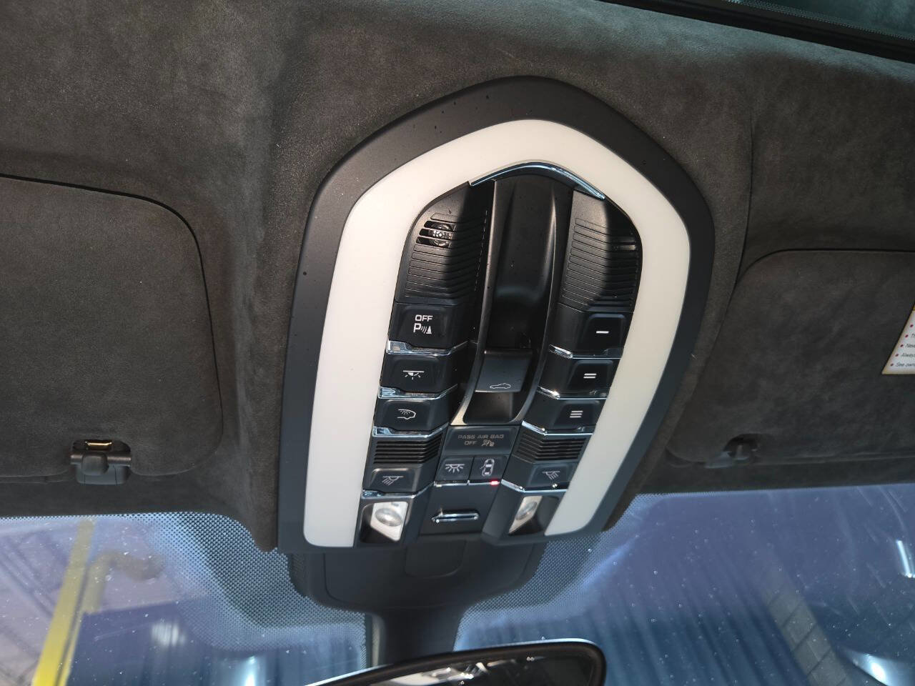 Used 2013 Porsche Cayenne GTS image 77