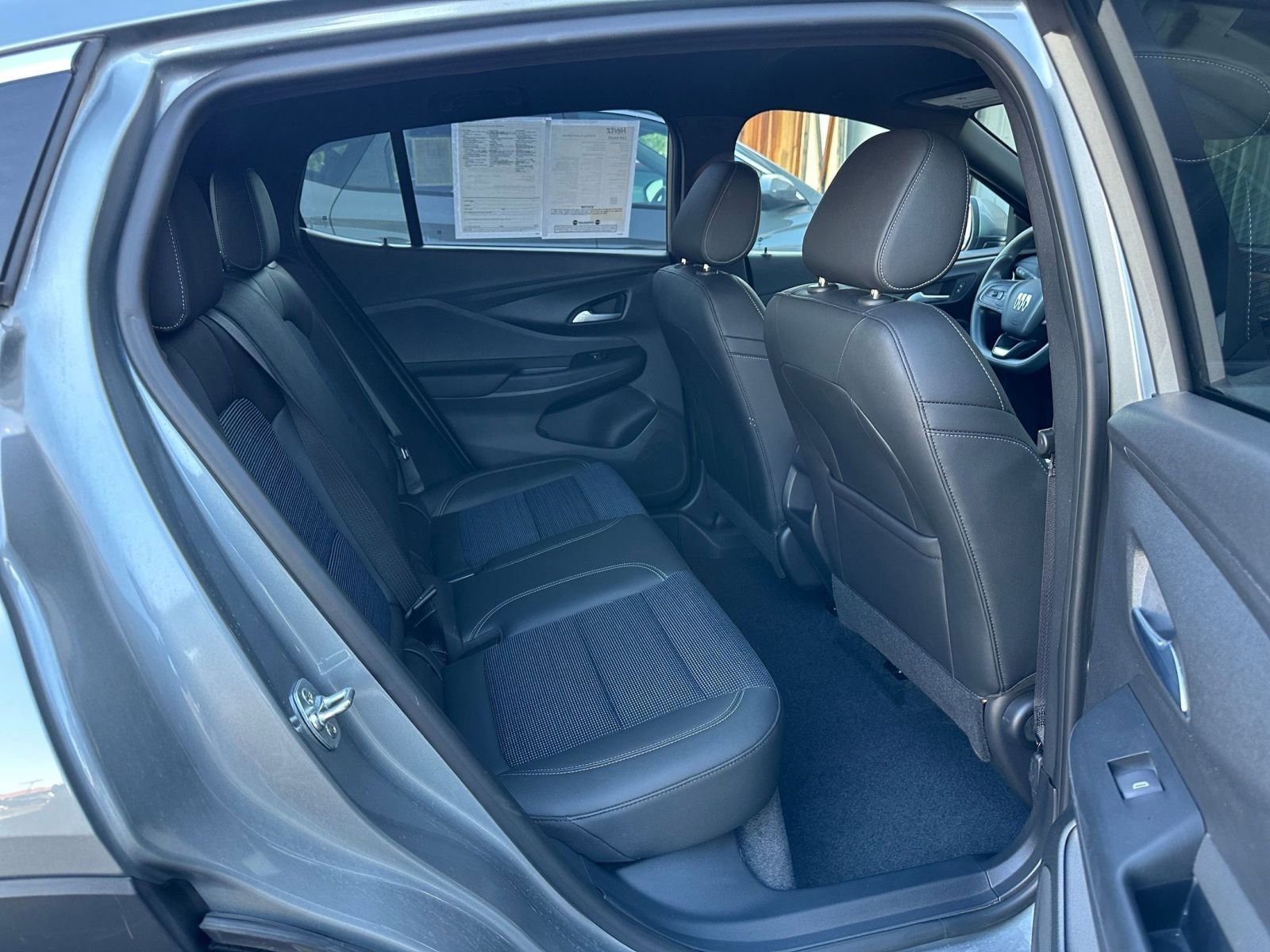 Used 2025 Buick Envista Preferred image 23