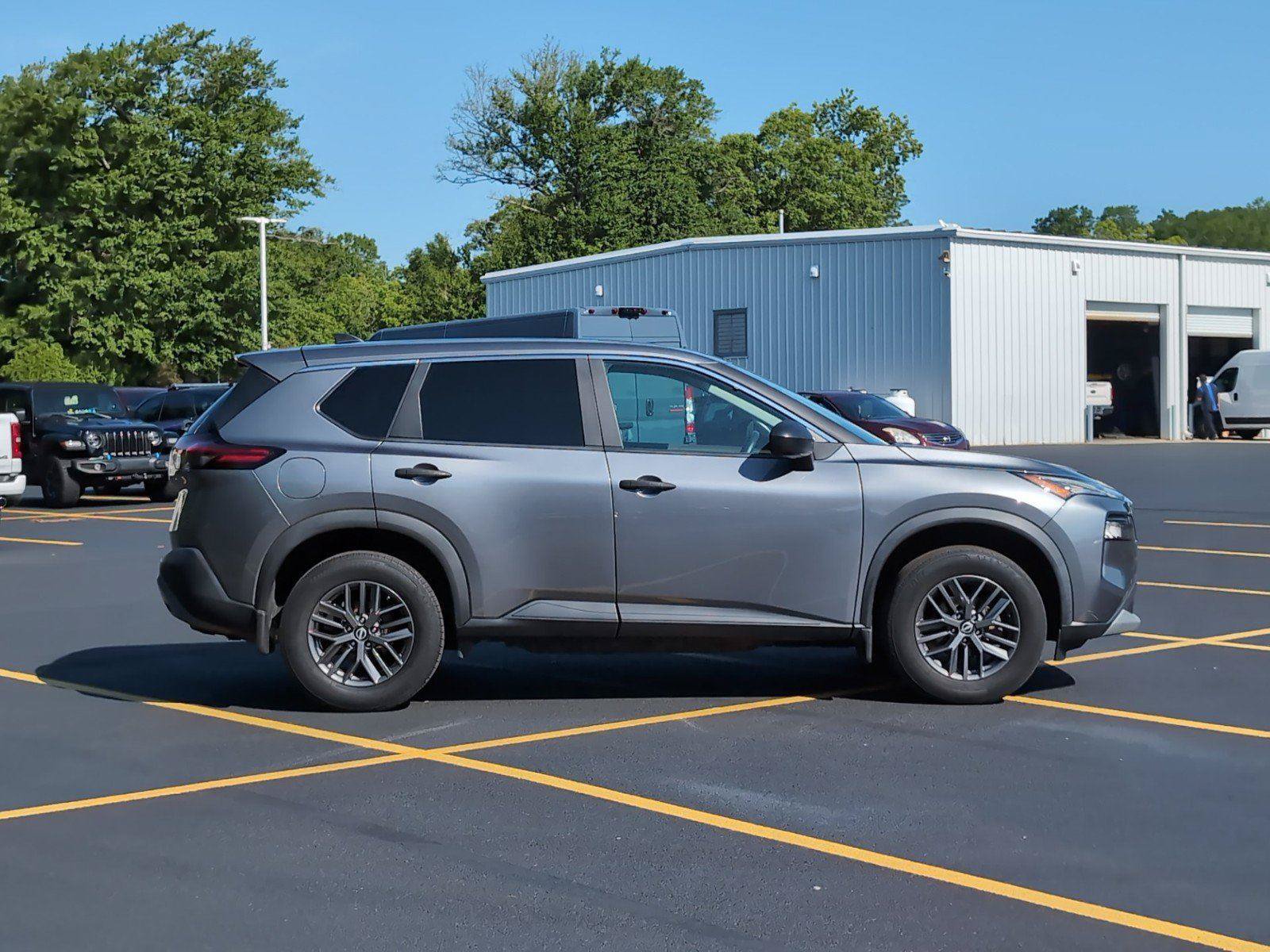Used 2023 Nissan Rogue S FWD image 8