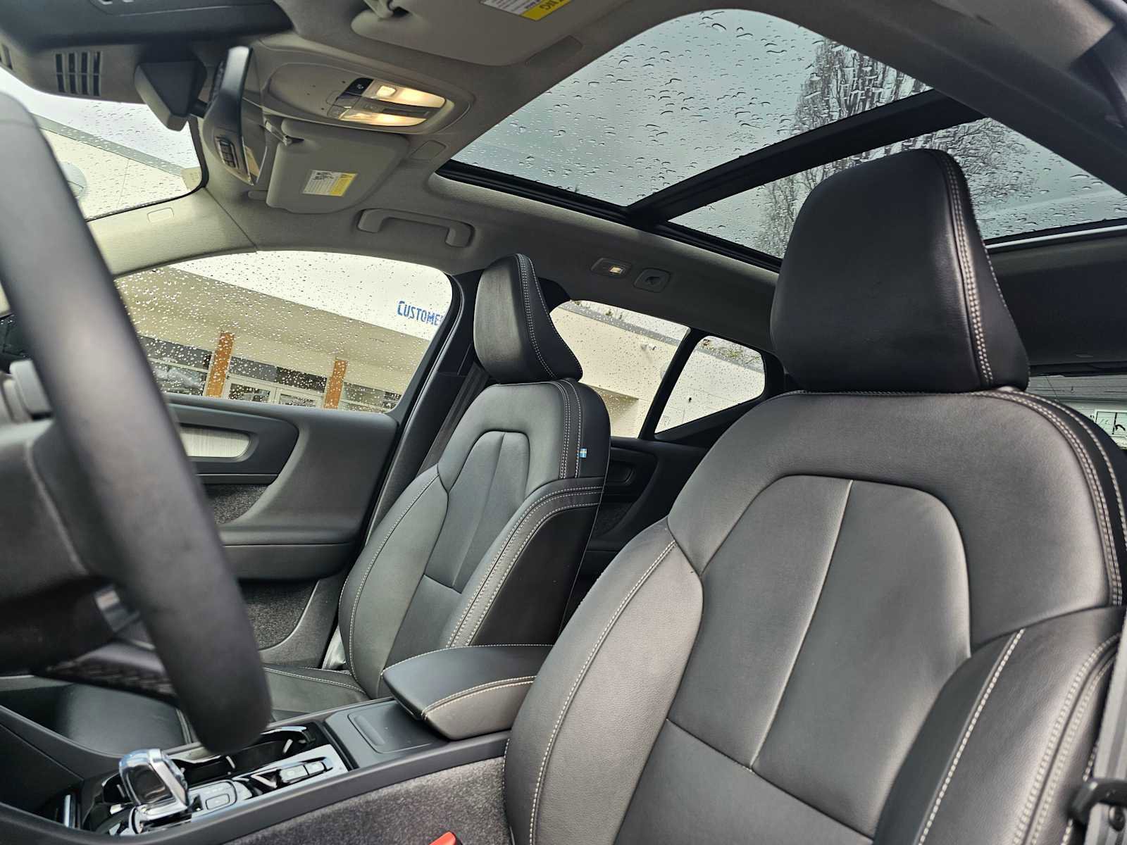 Certified 2024 Volvo XC40 B5 Plus w/ Climate Package image 23