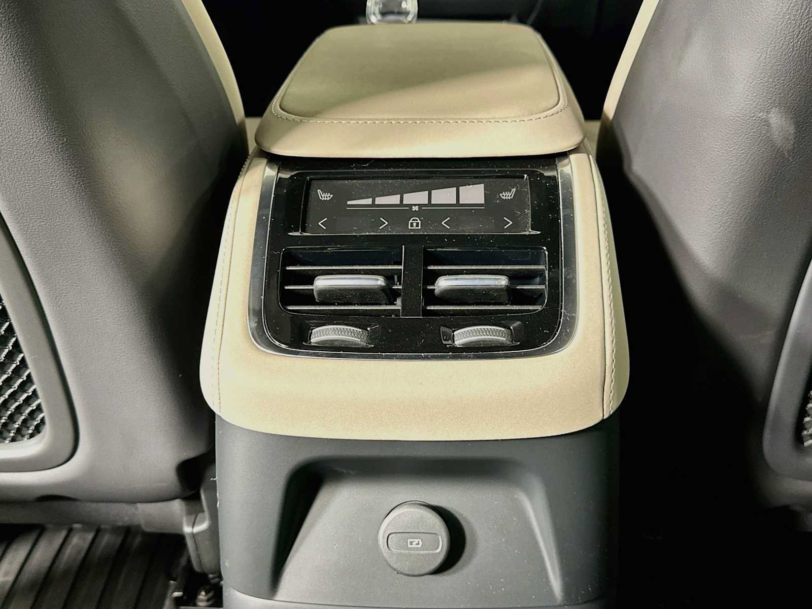 New 2026 Volvo XC90 T8 Plus w/ Protection Package AWD/4WD image 23
