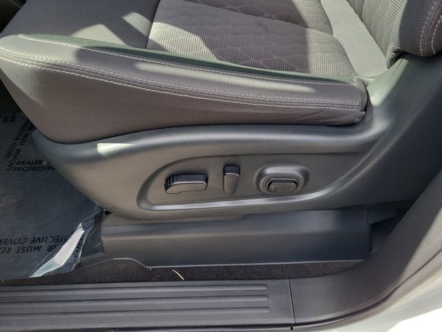 Used 2024 Nissan Titan SV w/ SV Convenience Package image 12