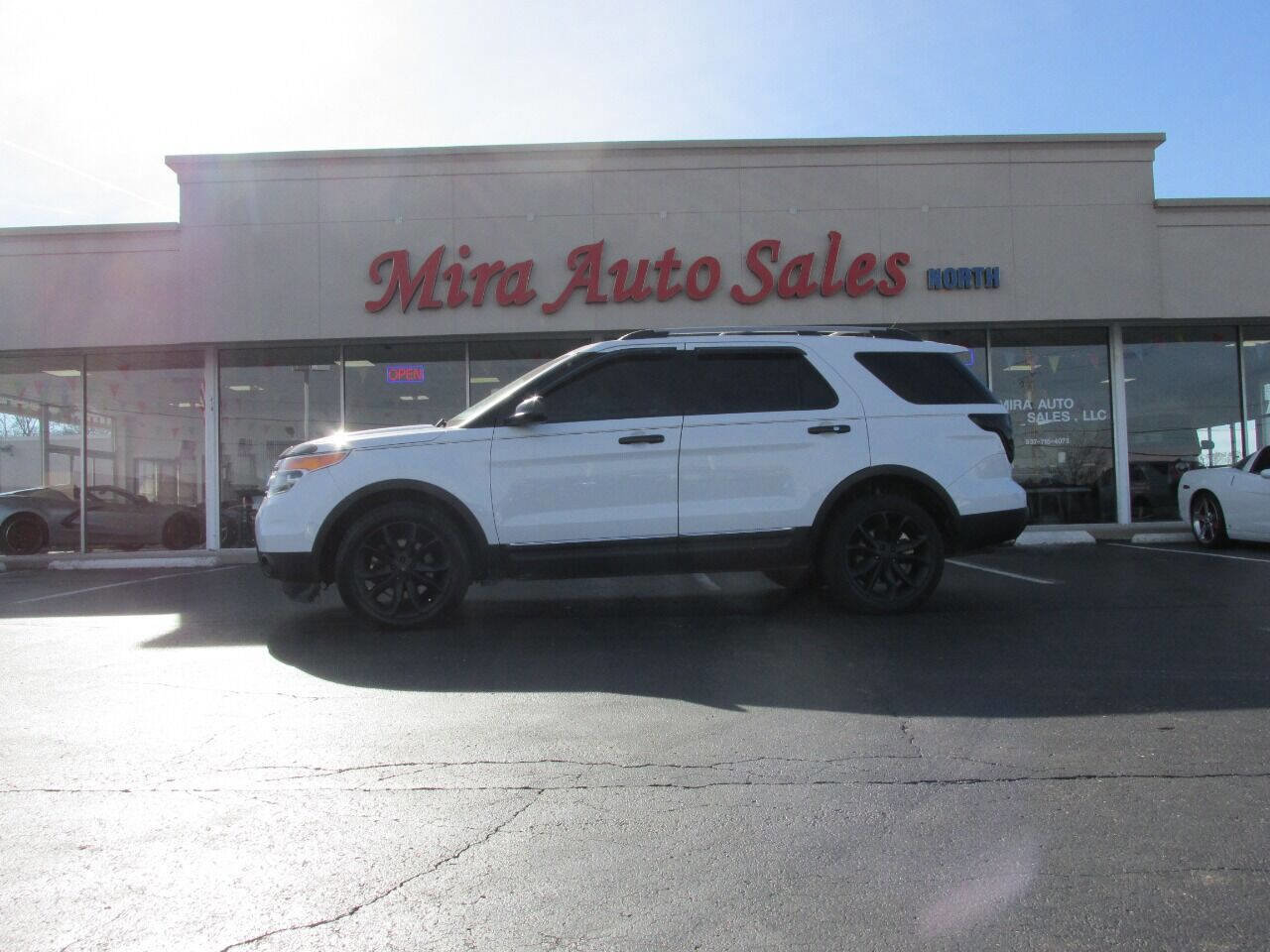 Used 2013 Ford Explorer XLT image 2