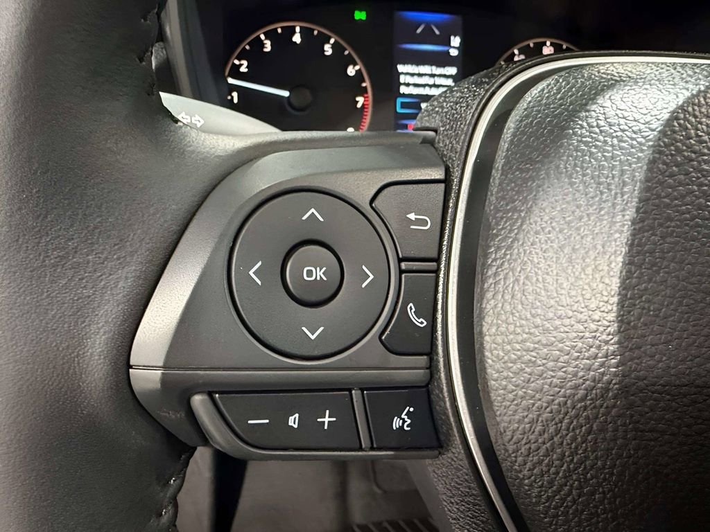 Used 2025 Toyota Corolla Cross LE AWD/4WD image 22
