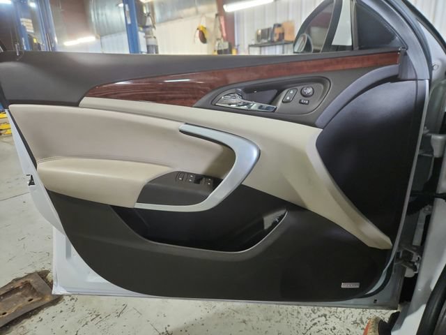 Used 2017 Buick Regal Premium w/ Driver Confidence Package #1 FWD image 21
