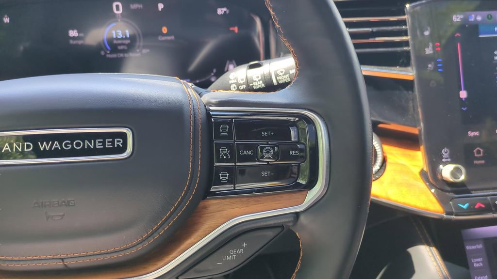 Used 2022 Jeep Grand Wagoneer Series III w/ Rear Seat Video Group 1 image 24