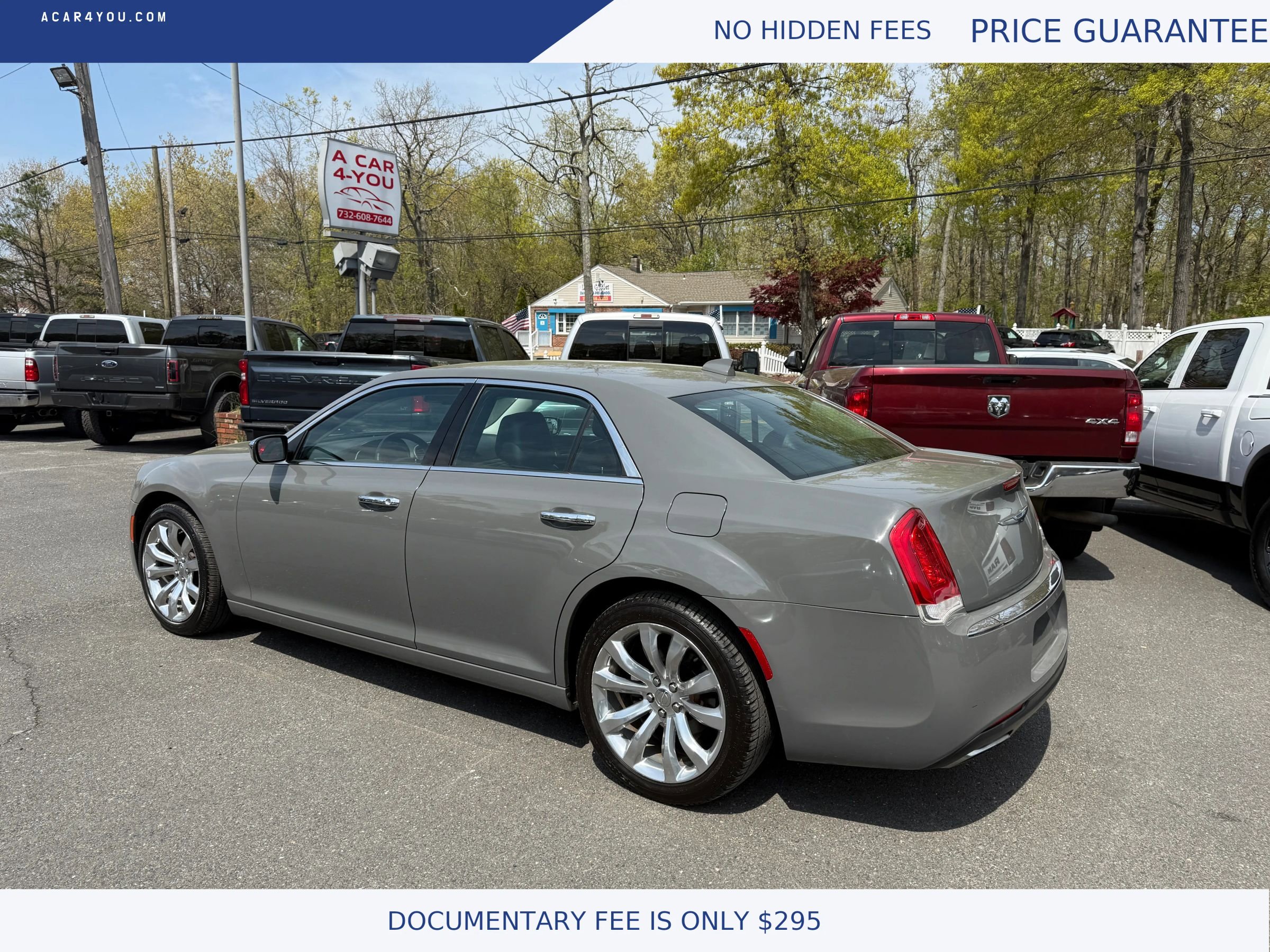 Used 2018 Chrysler 300 Limited RWD image 3