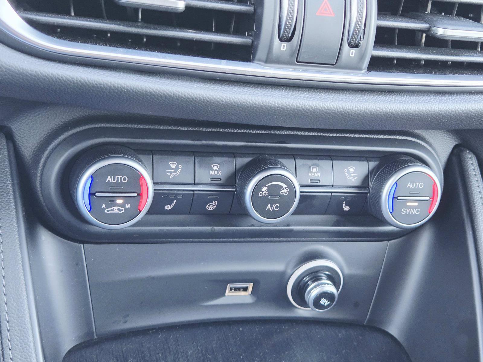 Used 2024 Alfa Romeo Stelvio Sprint image 31