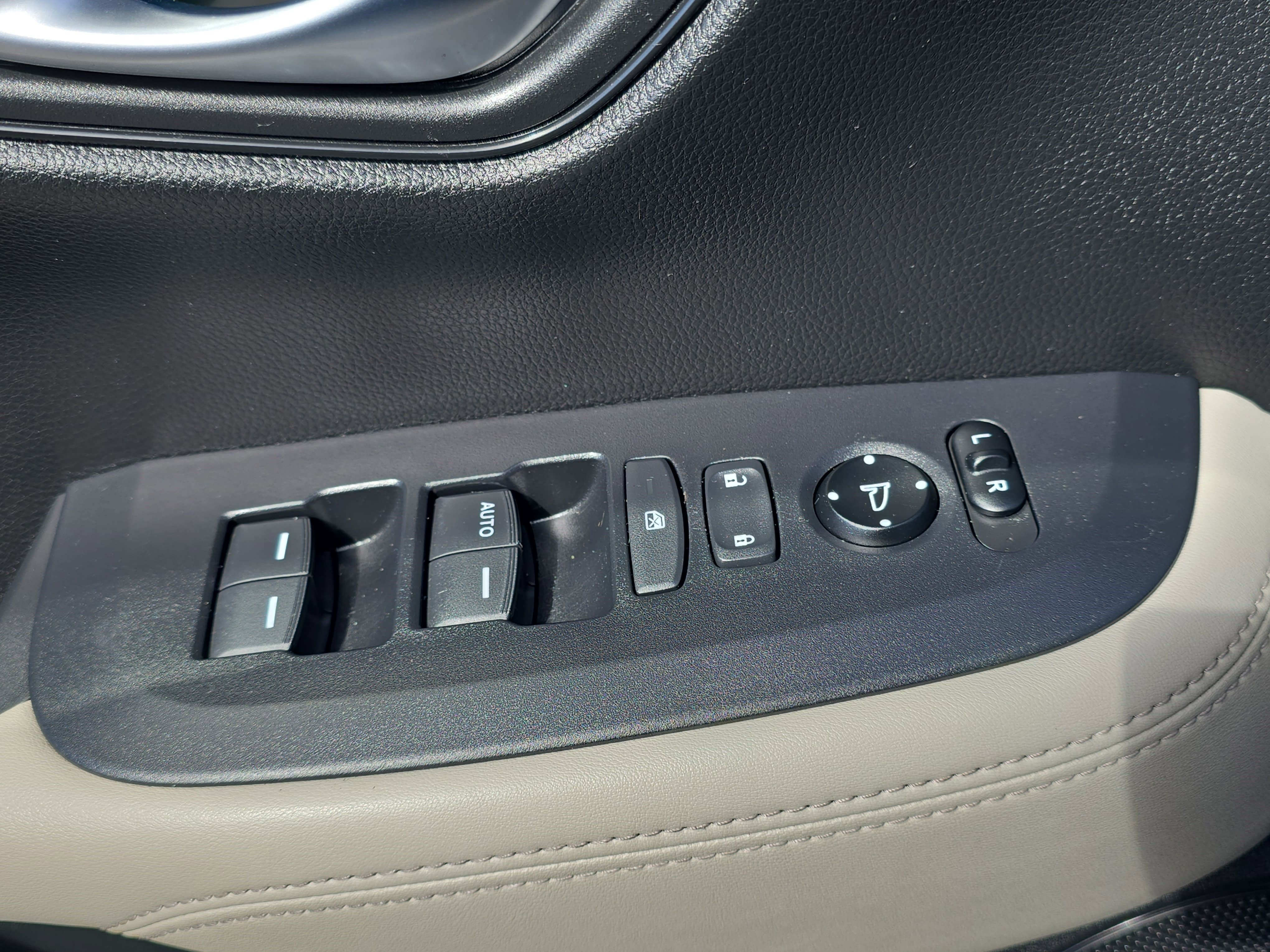 Used 2023 Honda HR-V LX image 23