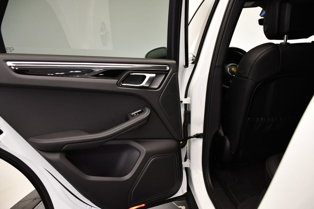 Certified 2026 Porsche Macan AWD/4WD image 42