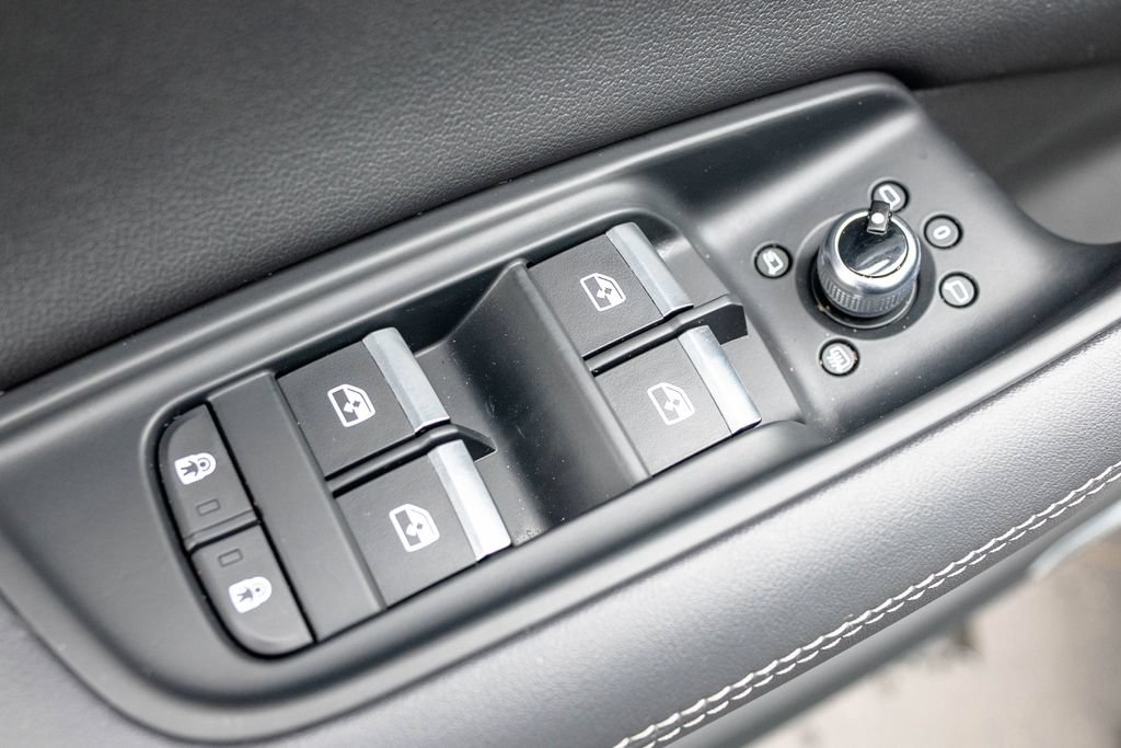 Used 2025 Audi Q7 3.0T Premium Plus AWD/4WD image 18