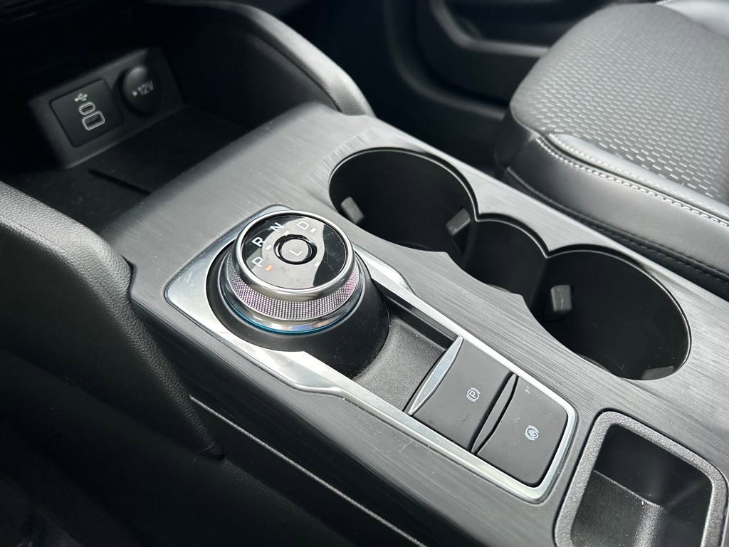 Used 2025 Ford Escape SE w/ Class II Trailer Tow Package image 29