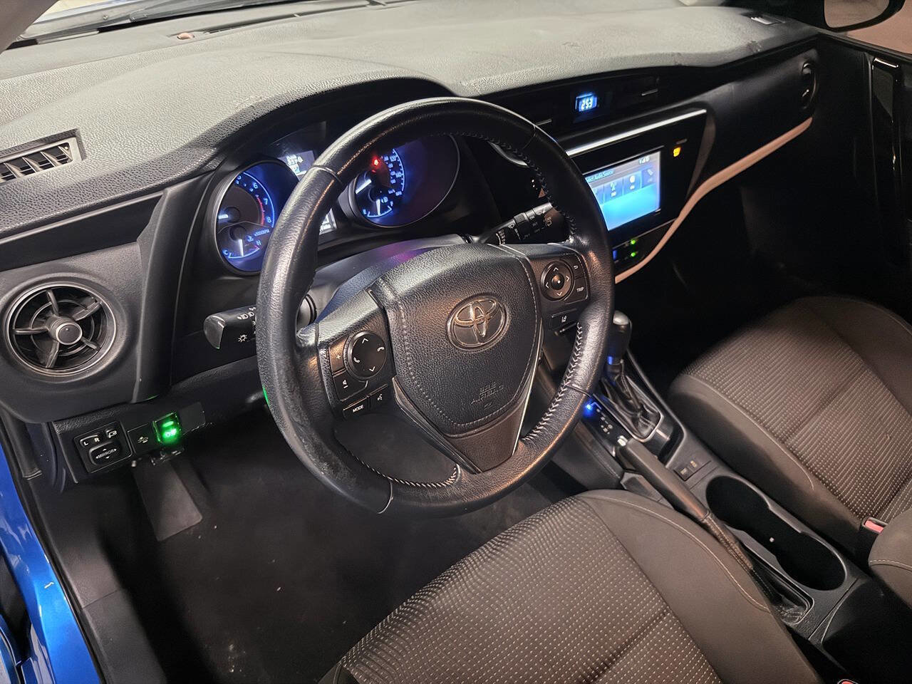 Used 2018 Toyota Corolla iM w/ Carpet Mat Package (TMS) image 17