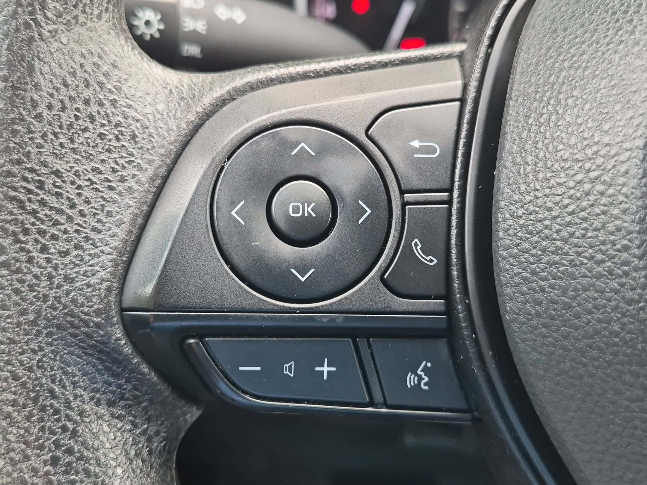 Used 2023 Toyota RAV4 LE AWD/4WD image 14
