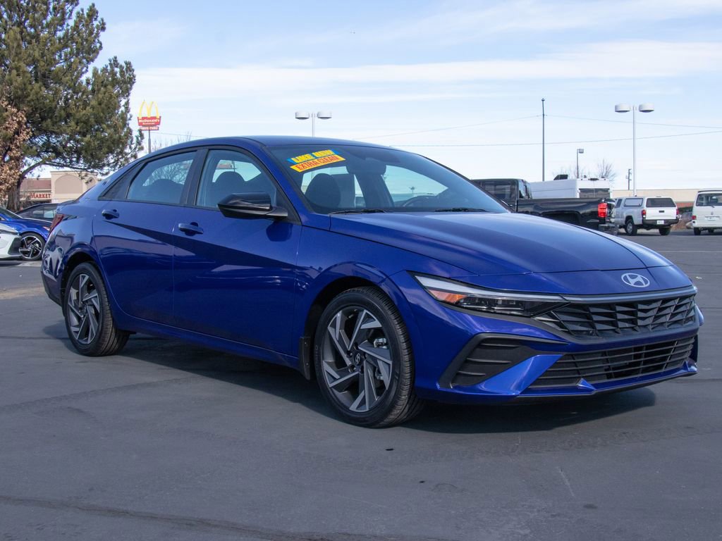 Used 2025 Hyundai Elantra Sport image 1