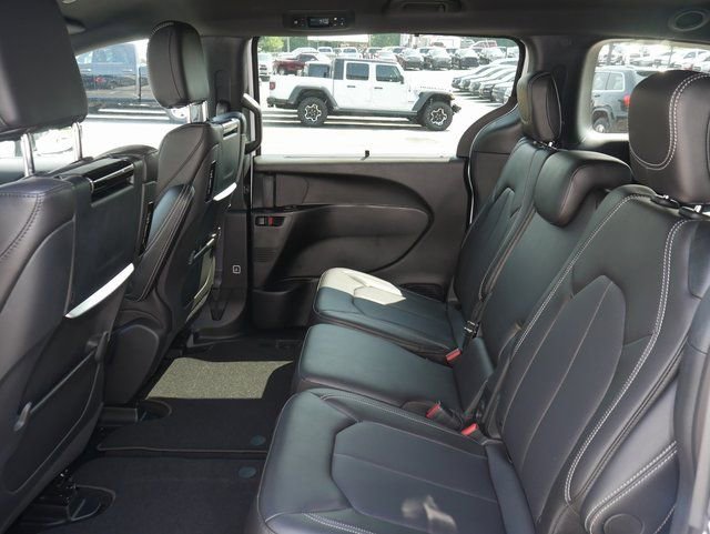 New 2026 Chrysler Pacifica Select FWD image 27