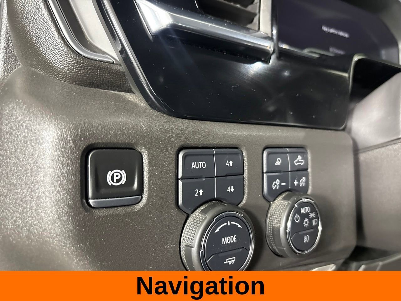 Used 2025 Chevrolet Silverado 1500 LT Trail Boss w/ Convenience Package II AWD/4WD image 9