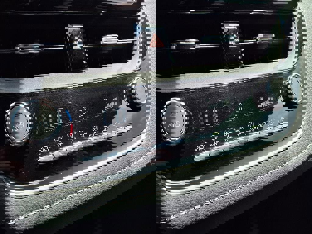 Used 2024 Toyota Corolla SE image 22